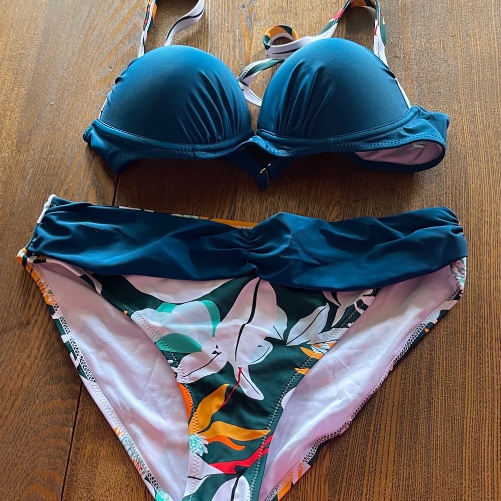 NWOT Teal Floral Women's Bikini Set Medium Bathing Suit Swimsuit